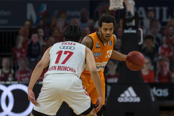 她能够继续 她能够继续