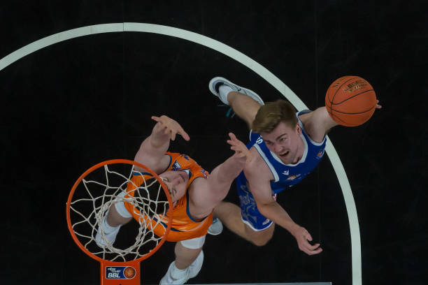 进的足球理 进的足球理